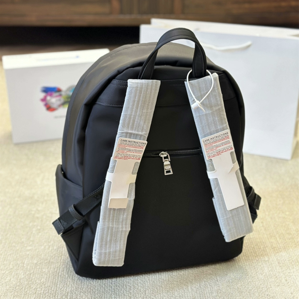 Prada普拉達雙肩包 男女通用背包 輕量防潑水尼龍後背包 多隔層大容量筆電背包 電腦包 休閒包 通勤百搭運動包 旅行包-細節圖5