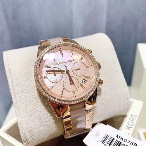 代購MICHAEL KORS手錶 新品MK6769裸粉色間膠石英錶 三眼計時日曆防水女錶 鑲鑽貝母面時尚百搭腕錶女