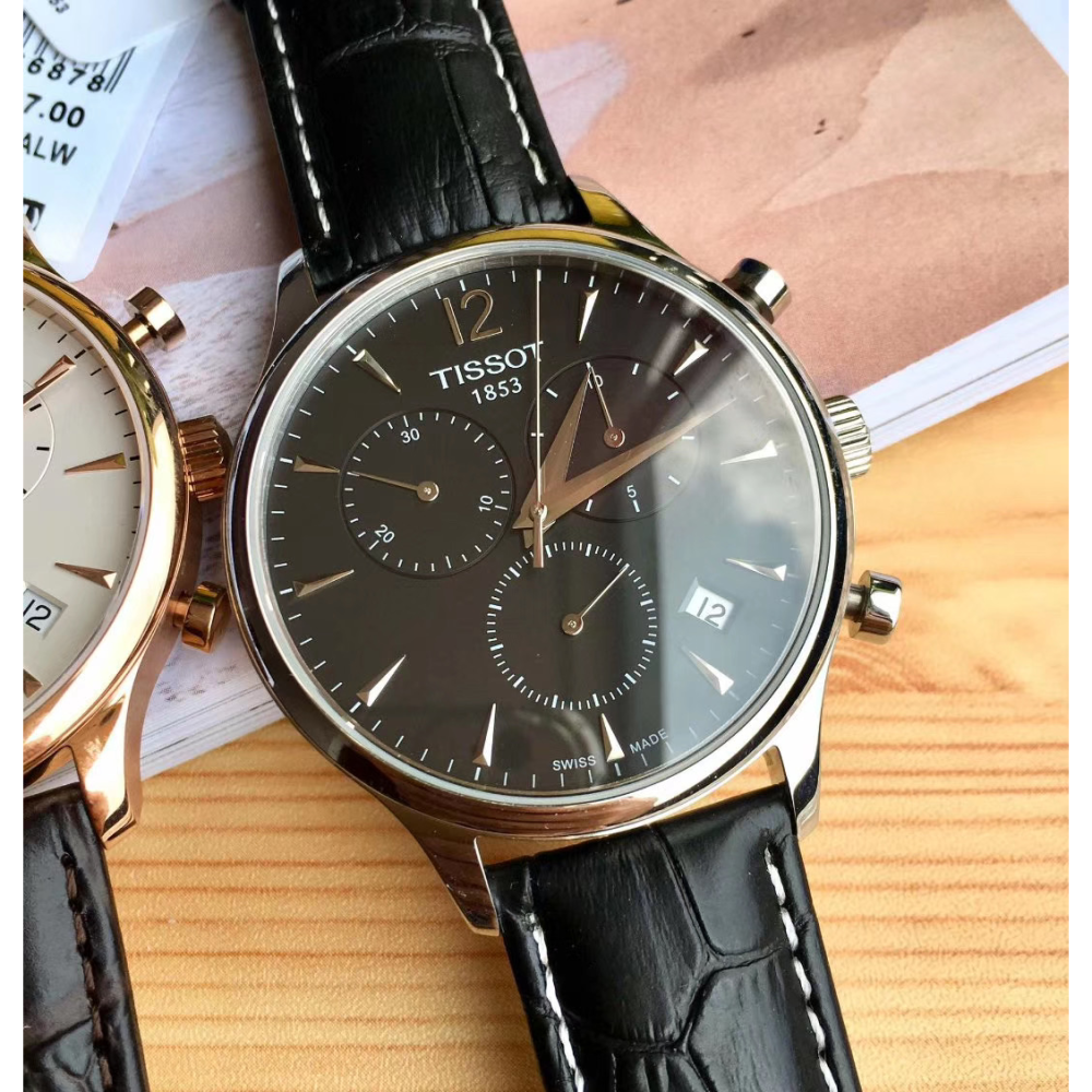 代購Tissot天梭手錶 俊雅系列皮帶男錶 玫瑰金簡約休閒三眼計時日曆防水男士腕錶T063.617.36.037.00-細節圖9