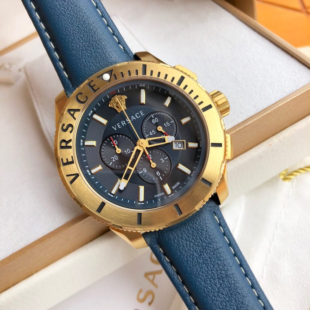 代購Versace手錶男生 凡賽斯手錶 男士石英錶 三眼計時日曆防水男錶 商務通勤休閒皮帶錶 大直徑時尚男生腕錶-細節圖2