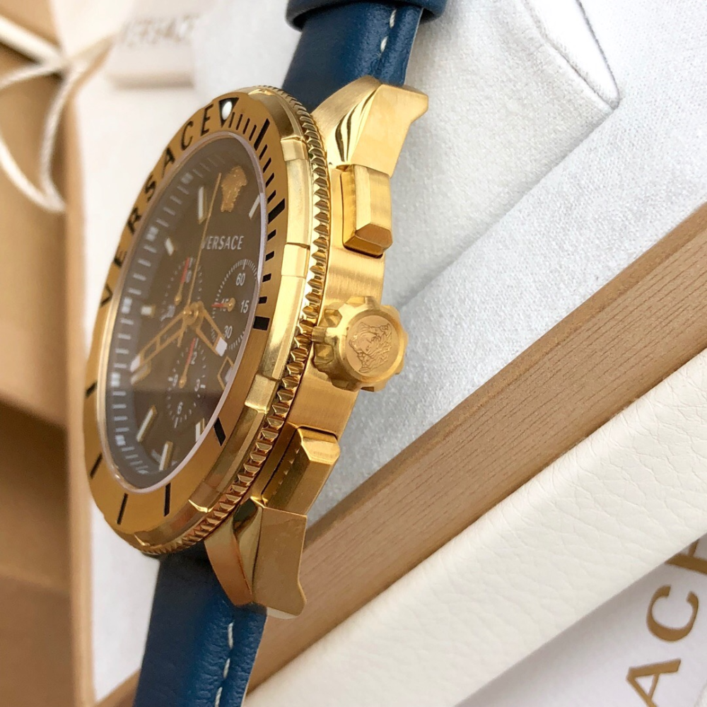 代購Versace手錶男生 凡賽斯手錶 男士石英錶 三眼計時日曆防水男錶 商務通勤休閒皮帶錶 大直徑時尚男生腕錶-細節圖8
