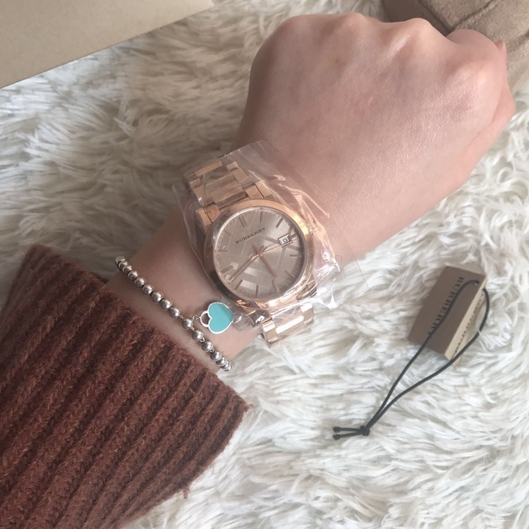 女生手錶 Burberry 手錶 戰馬手錶 玫瑰金色日曆奢華女生石英錶 潮流時尚女錶BU9146 玫瑰金色鋼帶錶-細節圖4