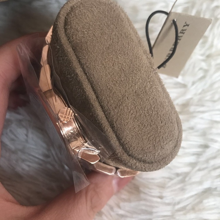 女生手錶 Burberry 手錶 戰馬手錶 玫瑰金色日曆奢華女生石英錶 潮流時尚女錶BU9146 玫瑰金色鋼帶錶-細節圖7