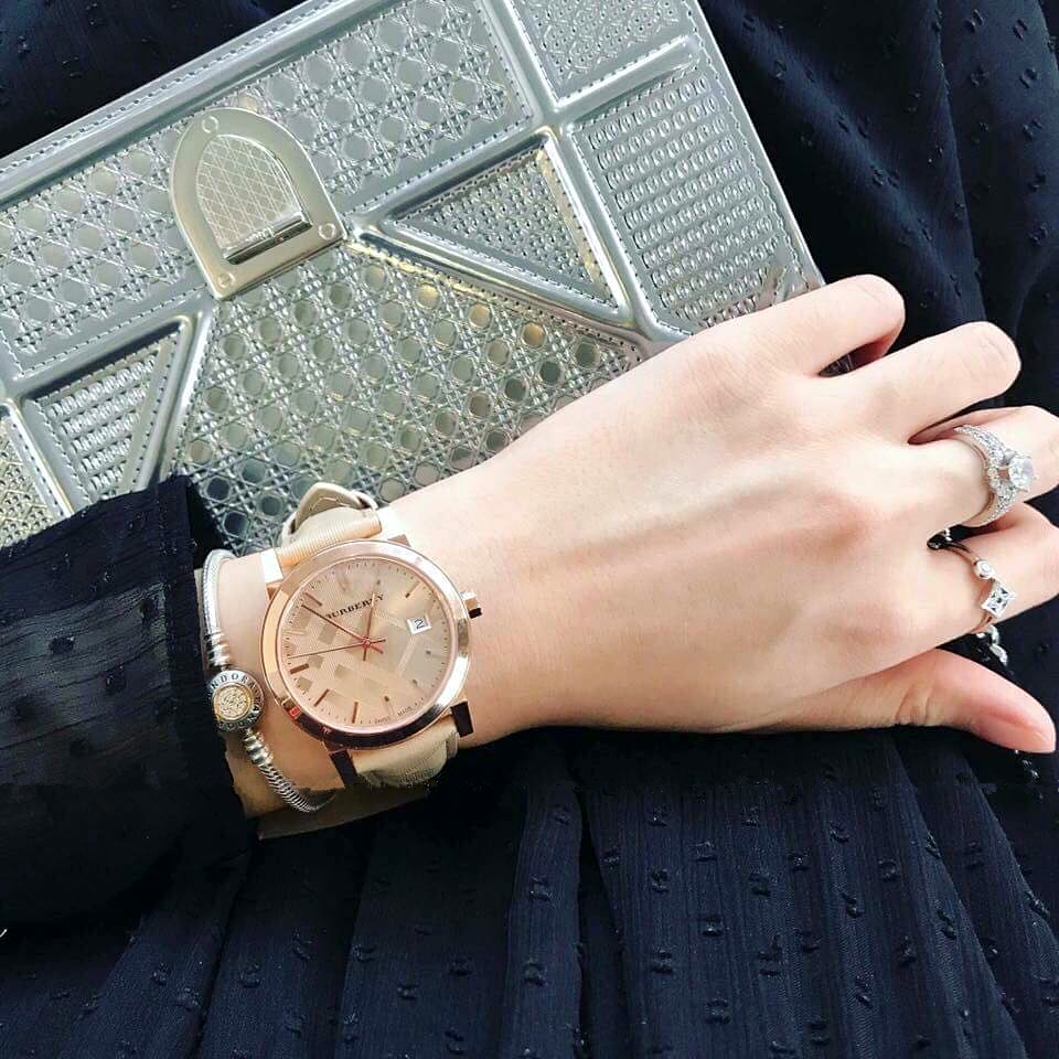 Burberry手錶 戰馬手錶 經典英倫風情侶對錶 杏色皮帶時尚潮流石英錶 女生手錶 休閒腕錶BU9014-細節圖4