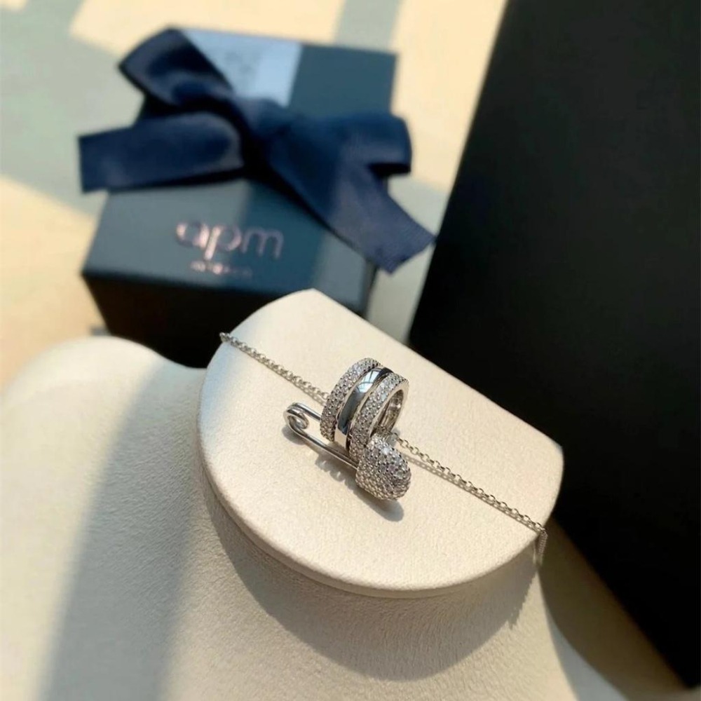 APM MONACO項鏈 時尚個性別針項鏈 925純銀飾品 純銀項鏈 鑲鑽鎖骨鏈 可調節頸鏈 毛衣鏈 輕奢小眾設計項墜-細節圖8