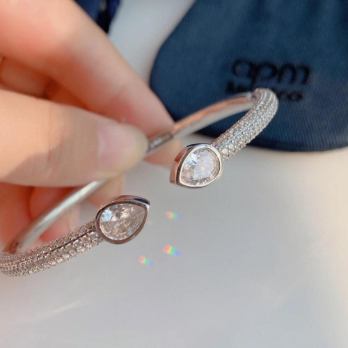 APM MONACO手鐲 新品梨形開口手鐲 鑲晶鑽手鏈 水滴手環 925純銀飾品 高級感時尚手鏈 個性簡約手鐲