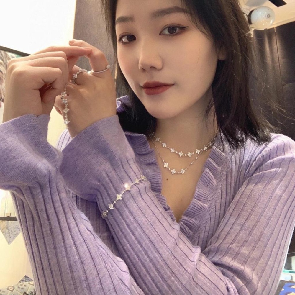 APM MONACO女生手錶 四花朵水鑽手鏈 閃耀時尚純銀手環 925純銀飾品 高級感優雅手鏈 手鐲 輕奢時尚手鏈-細節圖3