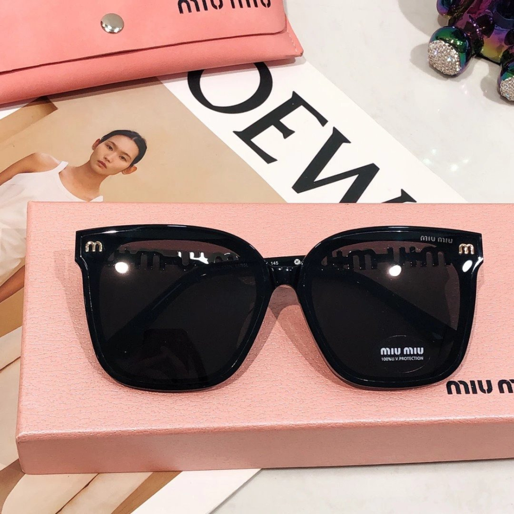 Miu Miu全套禮盒包裝最新款金屬字母logo大方框墨鏡 太陽眼鏡 酷炫時尚潮流男女明星同款眼鏡 65-14-145-細節圖4