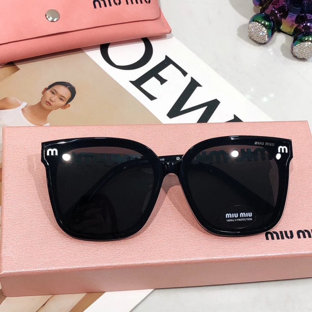 Miu Miu全套禮盒包裝最新款金屬字母logo大方框墨鏡 太陽眼鏡 酷炫時尚潮流男女明星同款眼鏡 65-14-145-細節圖5