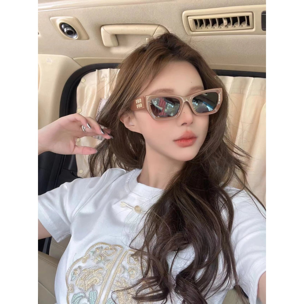 Miu Miu 貓眼墨鏡 獨立字母鑲鑽太陽眼鏡 女生 超級顯臉小的一款 53-22-140-細節圖2
