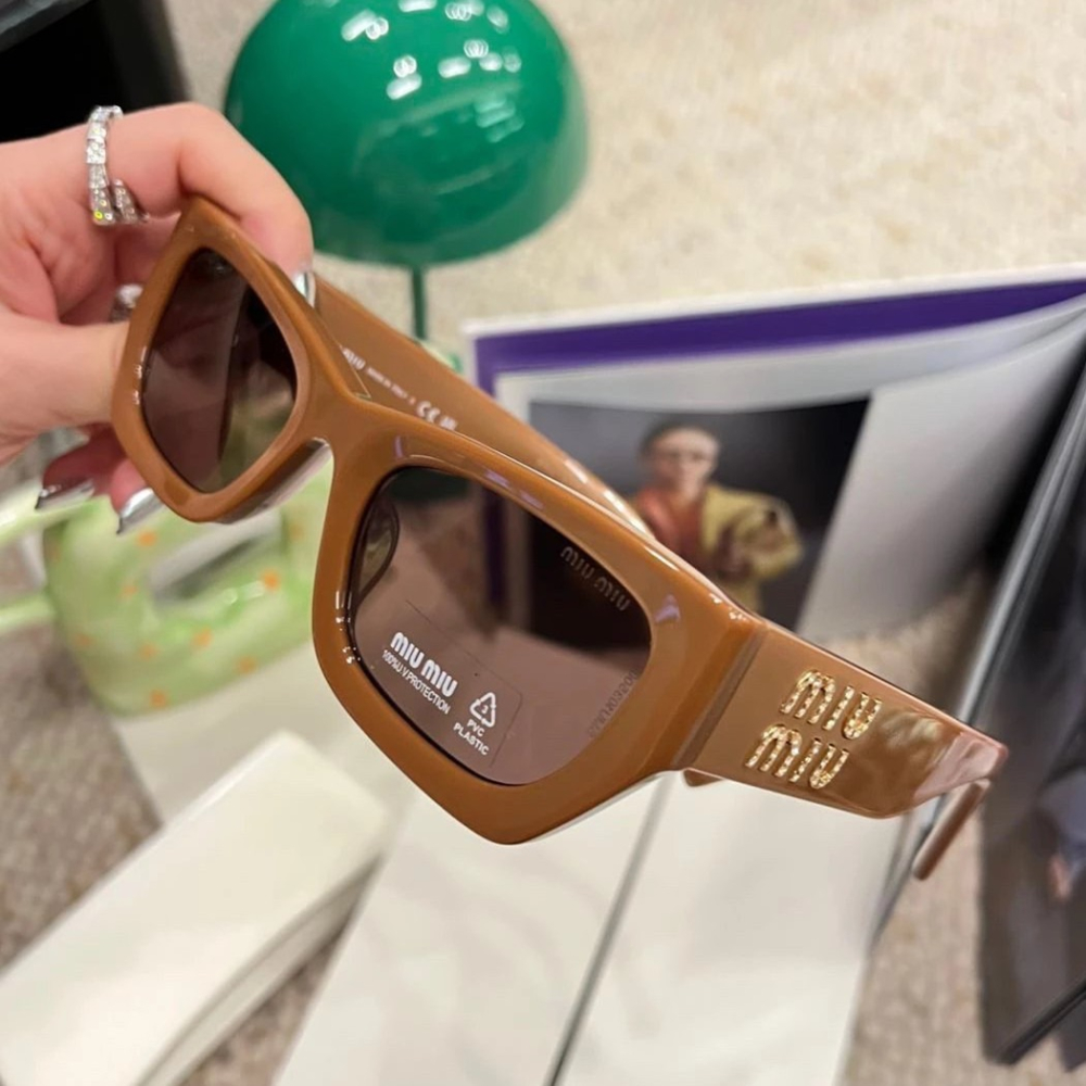 Miu Miu 貓眼墨鏡 獨立字母鑲鑽太陽眼鏡 女生 超級顯臉小的一款 53-22-140-細節圖8