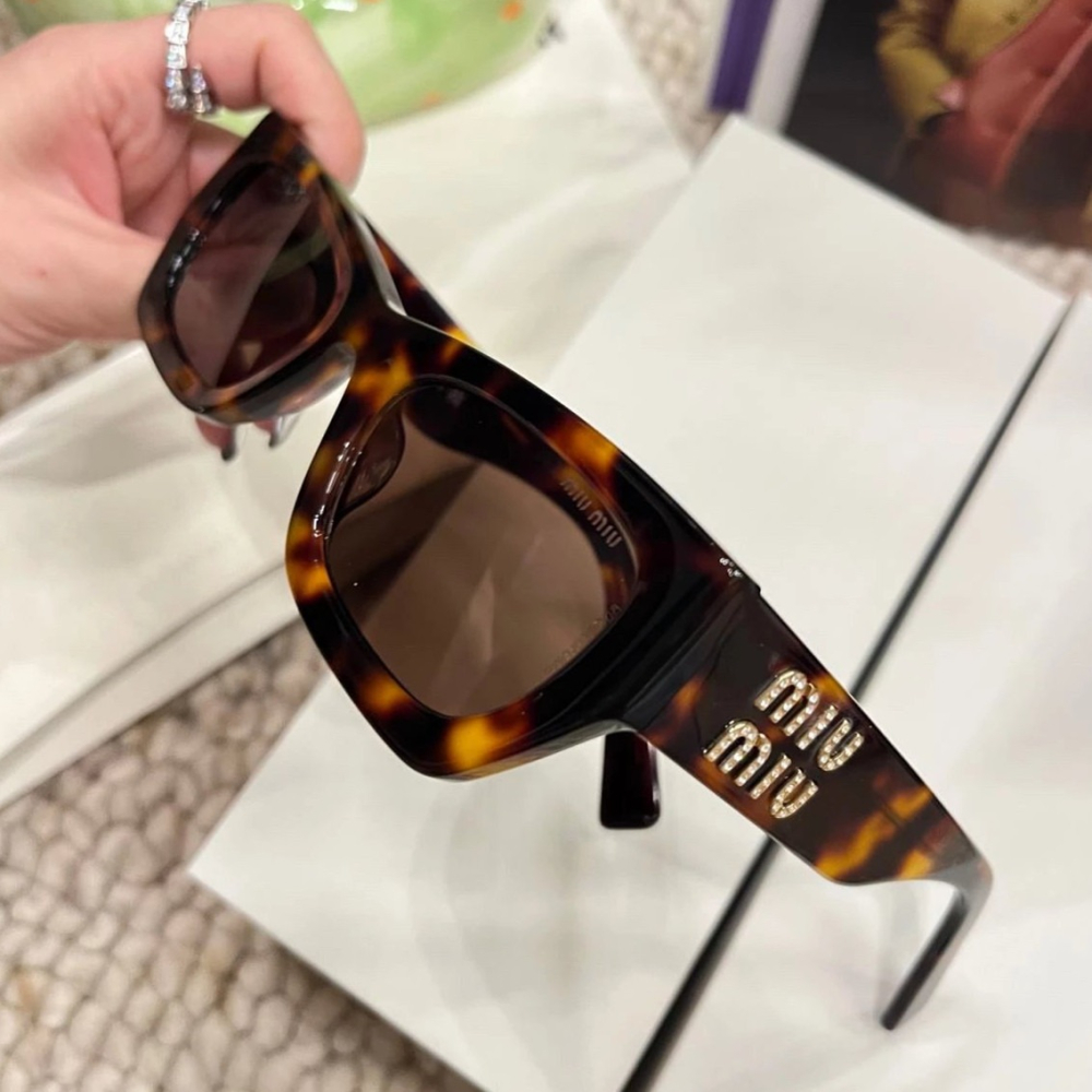 Miu Miu 貓眼墨鏡 獨立字母鑲鑽太陽眼鏡 女生 超級顯臉小的一款 53-22-140-細節圖9