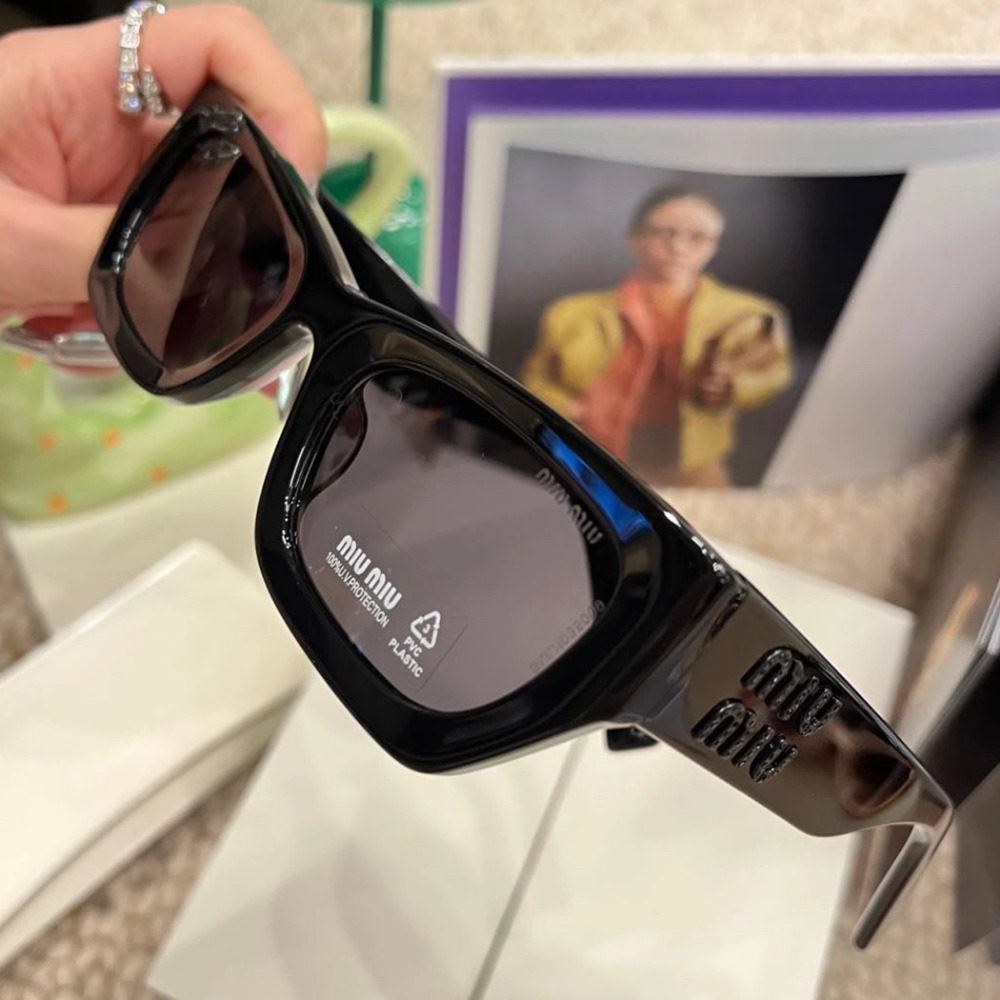 Miu Miu 貓眼墨鏡 獨立字母鑲鑽太陽眼鏡 女生 超級顯臉小的一款 53-22-140-規格圖11