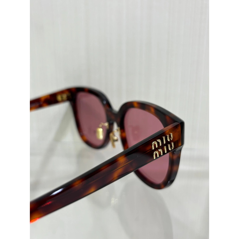 Miu Miu 字母太陽眼鏡 男女明星同款墨鏡 修飾臉型顯臉小 大框鏡片更好防曬 時尚潮流墨鏡 55-20-140-細節圖8