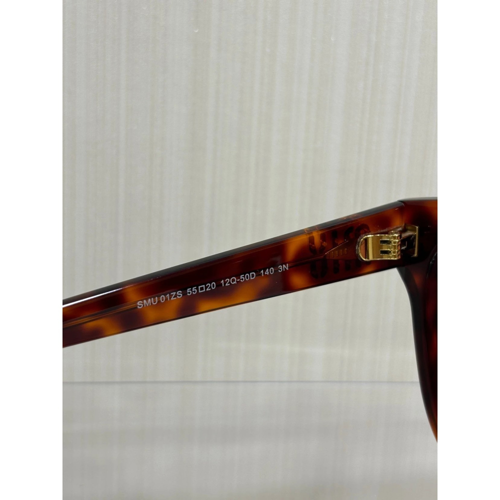 Miu Miu 字母太陽眼鏡 男女明星同款墨鏡 修飾臉型顯臉小 大框鏡片更好防曬 時尚潮流墨鏡 55-20-140-細節圖9