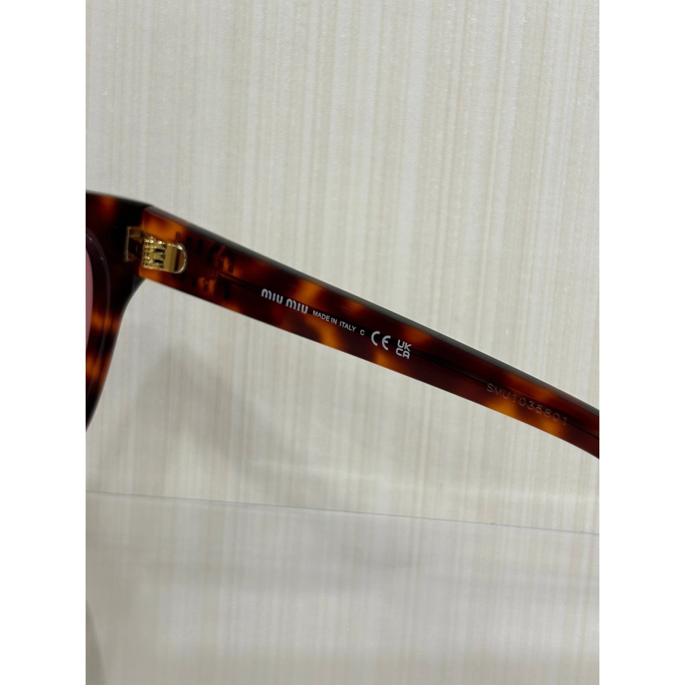 Miu Miu 字母太陽眼鏡 男女明星同款墨鏡 修飾臉型顯臉小 大框鏡片更好防曬 時尚潮流墨鏡 55-20-140-細節圖10