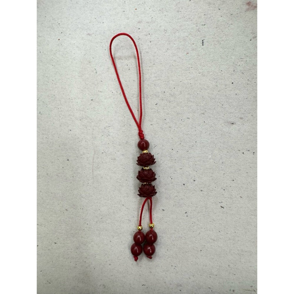 三朵蓮花紅繩手機鏈