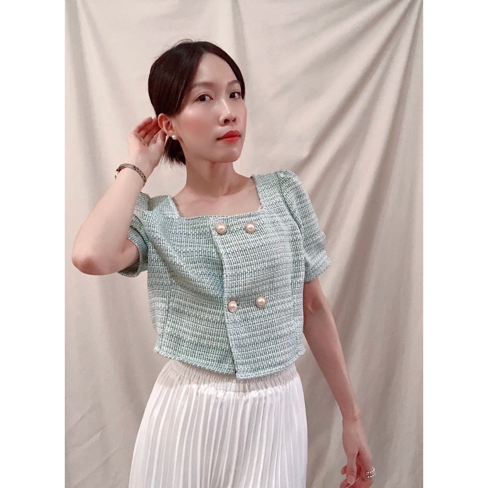 【現貨】珍珠雙排釦短上衣 氣質方領上衣 編織短上衣 短外套 小香風 珍珠上衣 珍珠外套 韓國 泡泡袖 露肚 露腰上衣-細節圖3