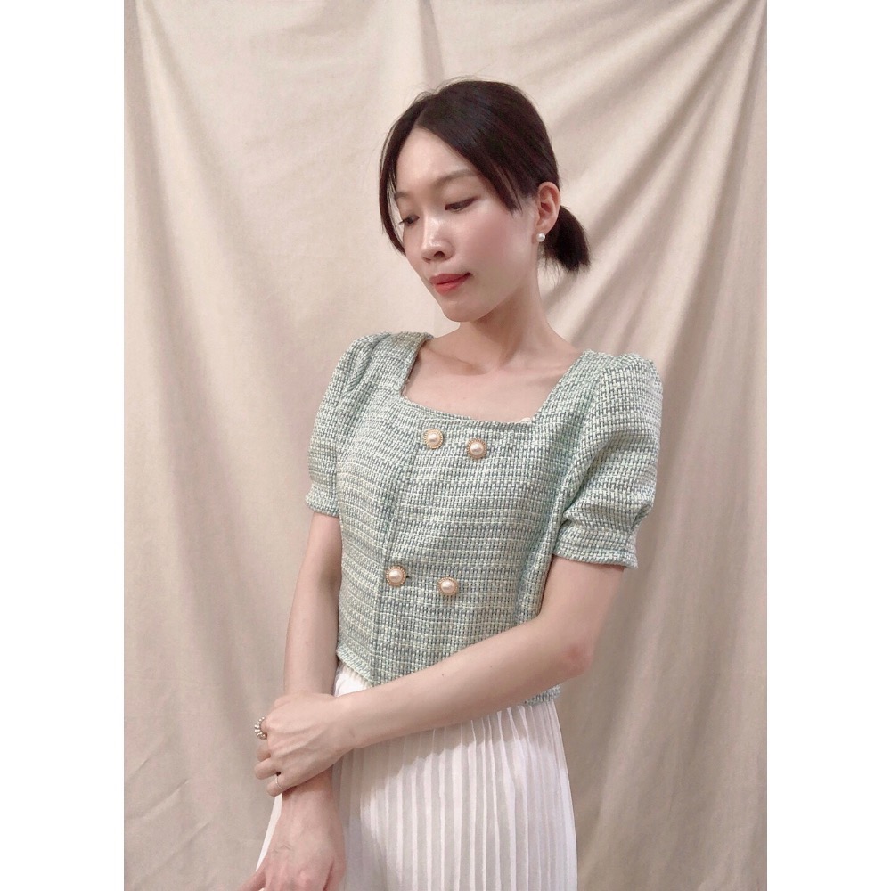【現貨】珍珠雙排釦短上衣 氣質方領上衣 編織短上衣 短外套 小香風 珍珠上衣 珍珠外套 韓國 泡泡袖 露肚 露腰上衣-細節圖4