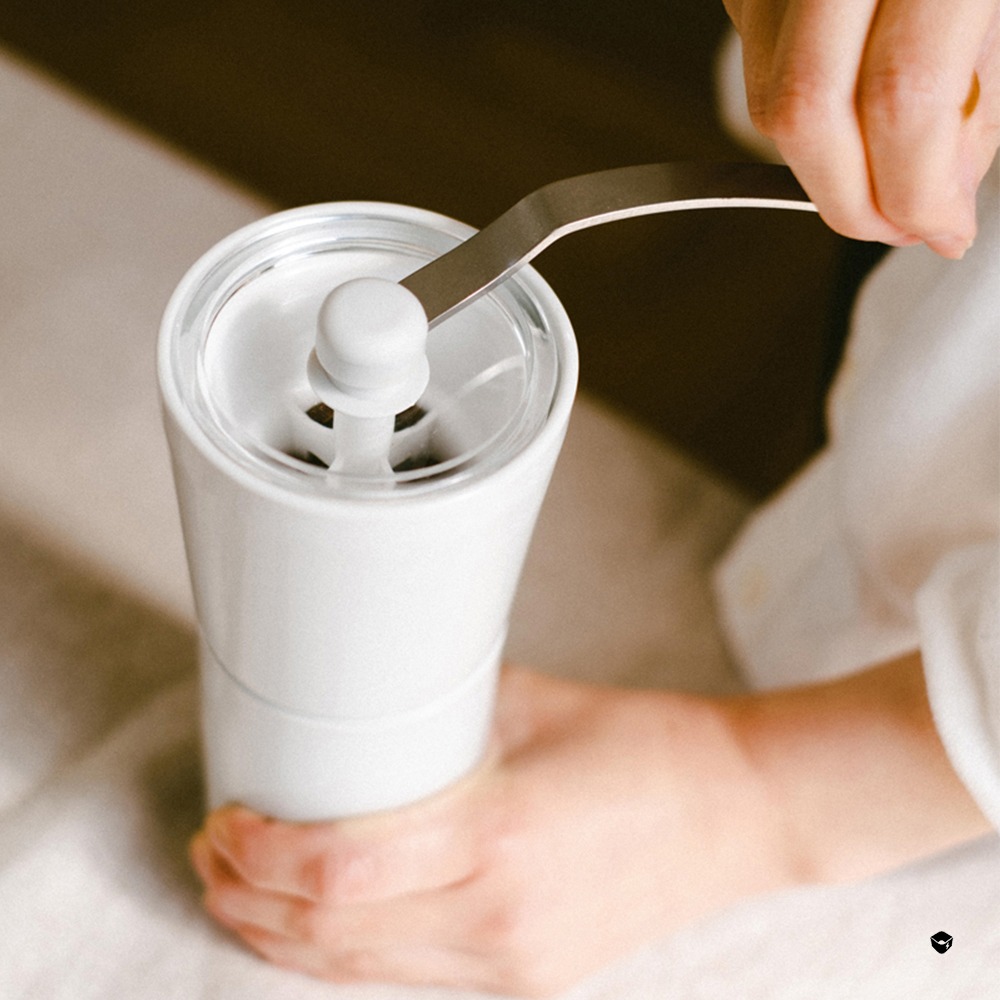 【HARIO】純白系列 V60 簡約磁石手搖磨豆機-白色 + V60白色01磁石濾杯/錐刀/有田燒/V60/手沖咖啡濾-細節圖5