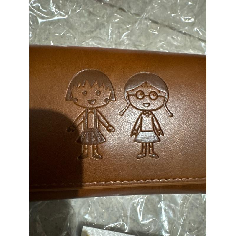 日本 J!NS JINS 眼鏡 聯名 櫻桃小丸子 小玉 期間限定 限量 限時 皮革 眼鏡盒 眼鏡收納 眼鏡布 擦拭布-細節圖3