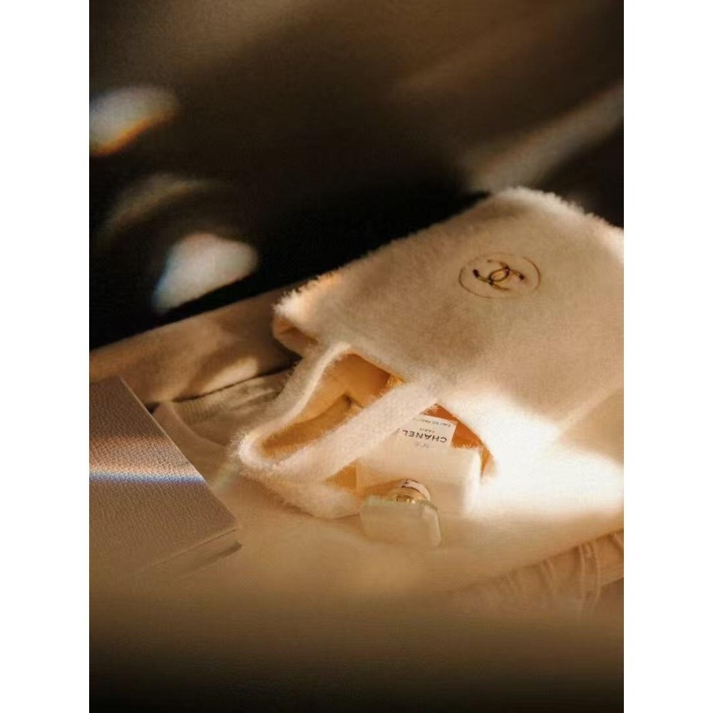 CHANEL 香奈兒 2024冬季限定 N°5奇幻雪白手提袋-細節圖2