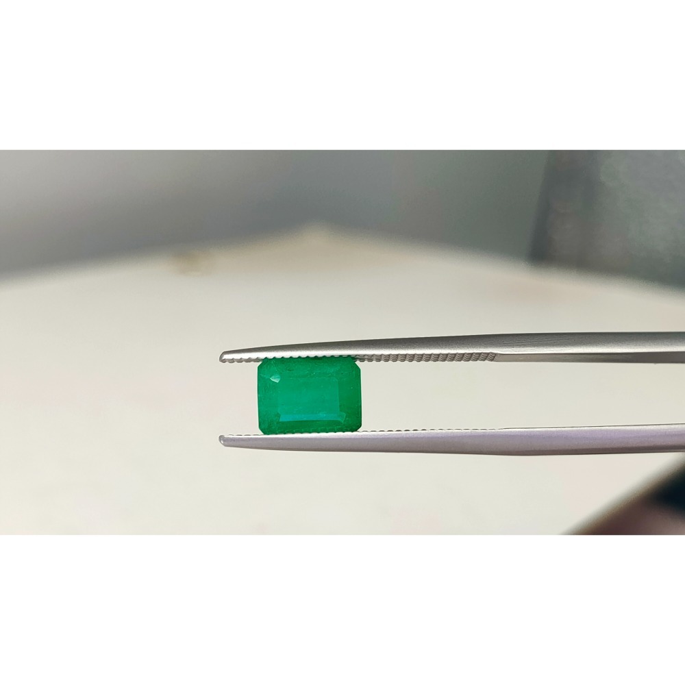 50年老店 尚比亞祖母綠emerald1.37克拉長方形裸石 浸油微處理附證 半透火光閃爍 五月誕生石 特價4900-細節圖2