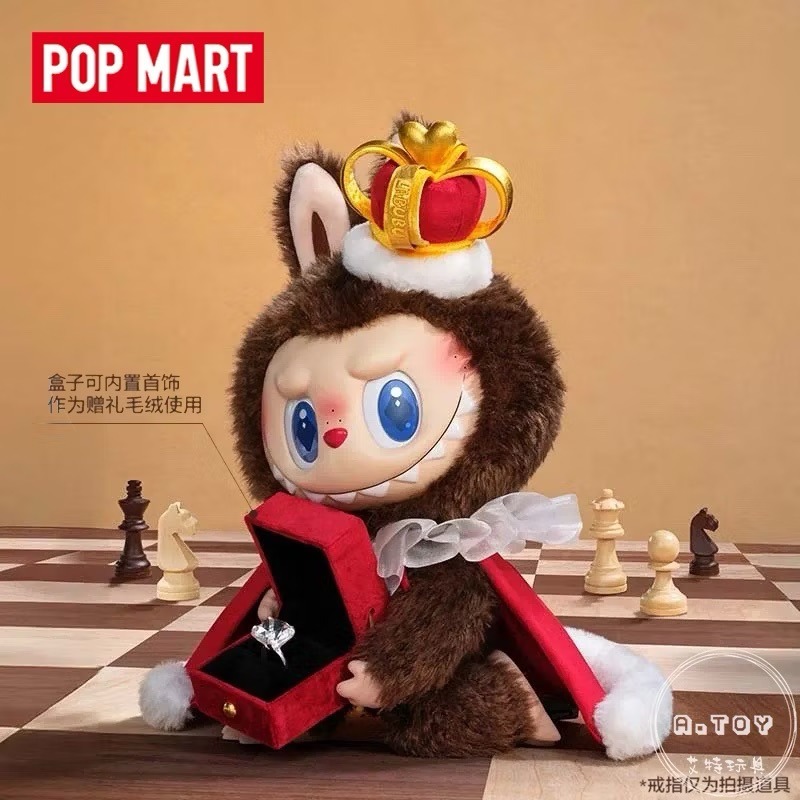 {現貨} POPMART泡泡瑪特 THE MONSTERS 象棋大冒險系列 國王 搪膠毛絨公仔 手辦 大娃-細節圖4