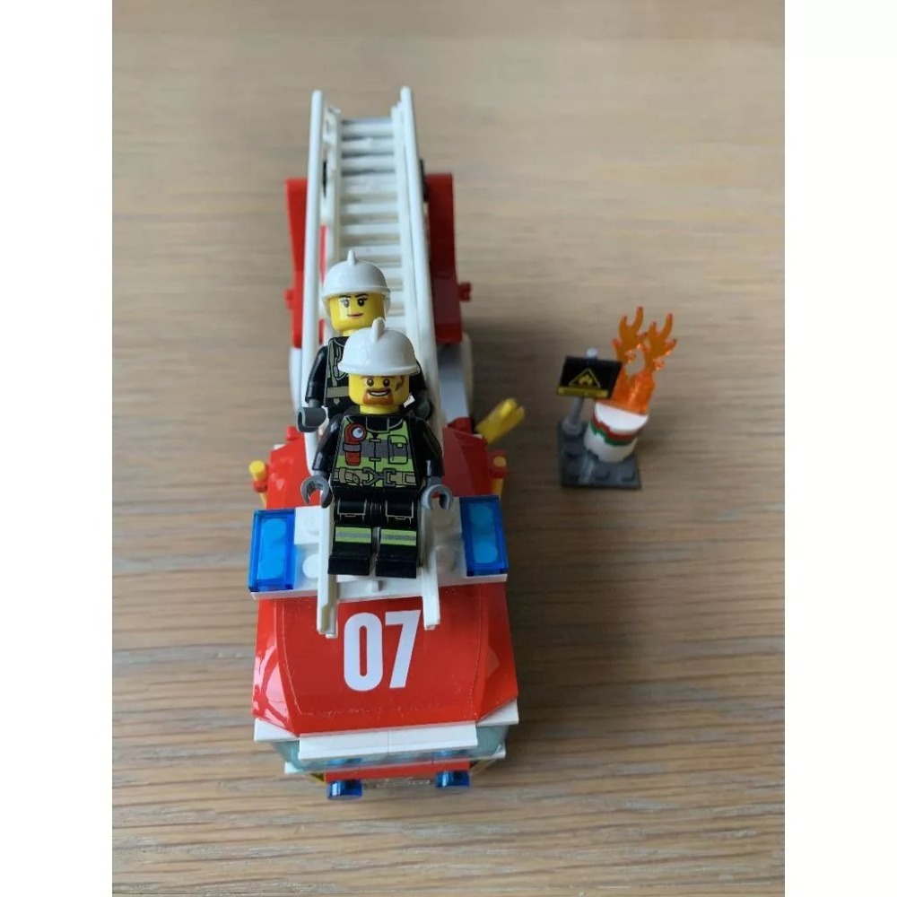 二手 樂高 LEGO 城市 60107 消防 消防車 消防隊 消防局 稀少-細節圖3