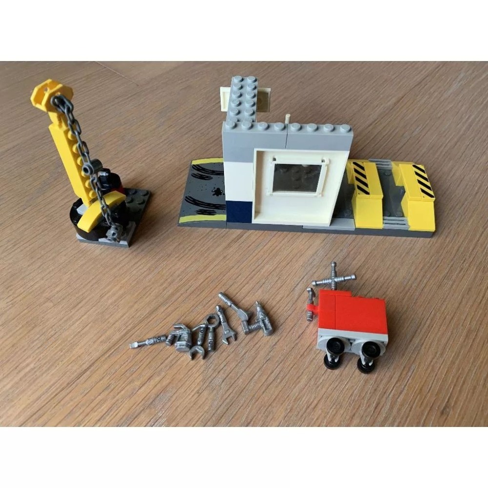 二手 樂高 LEGO 10743 汽車總動員 老墨的修車廠-細節圖3