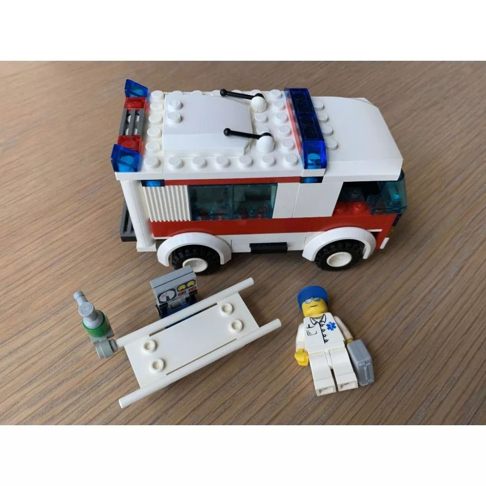 二手 樂高 LEGO 城市 救護車 7890 經典-細節圖4