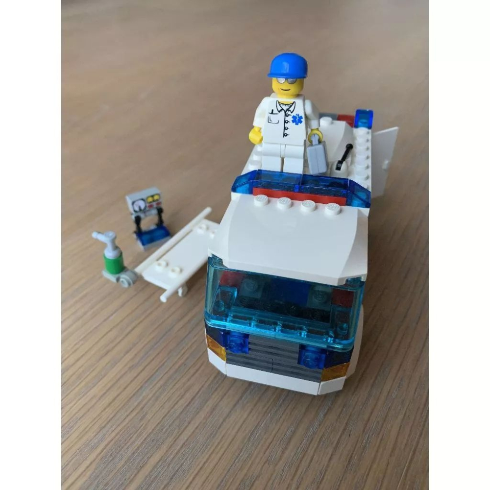 二手 樂高 LEGO 城市 救護車 7890 經典-細節圖6