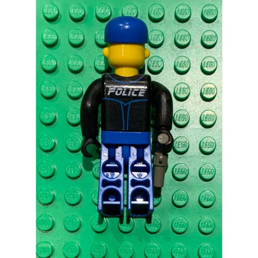 二手 樂高 LEGO 老人偶 大隻人偶 警察 手腳不可拆-細節圖2