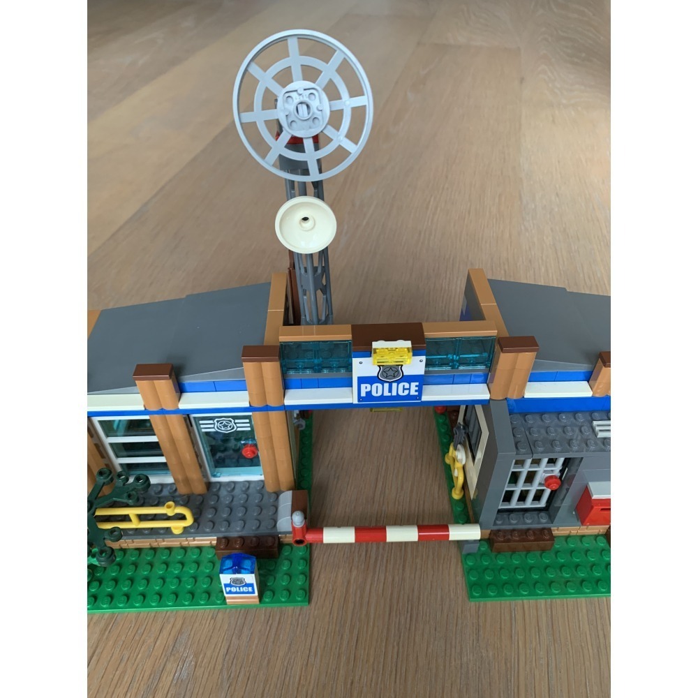 二手 樂高 LEGO 城市 4440 警察 森林警察局-細節圖8