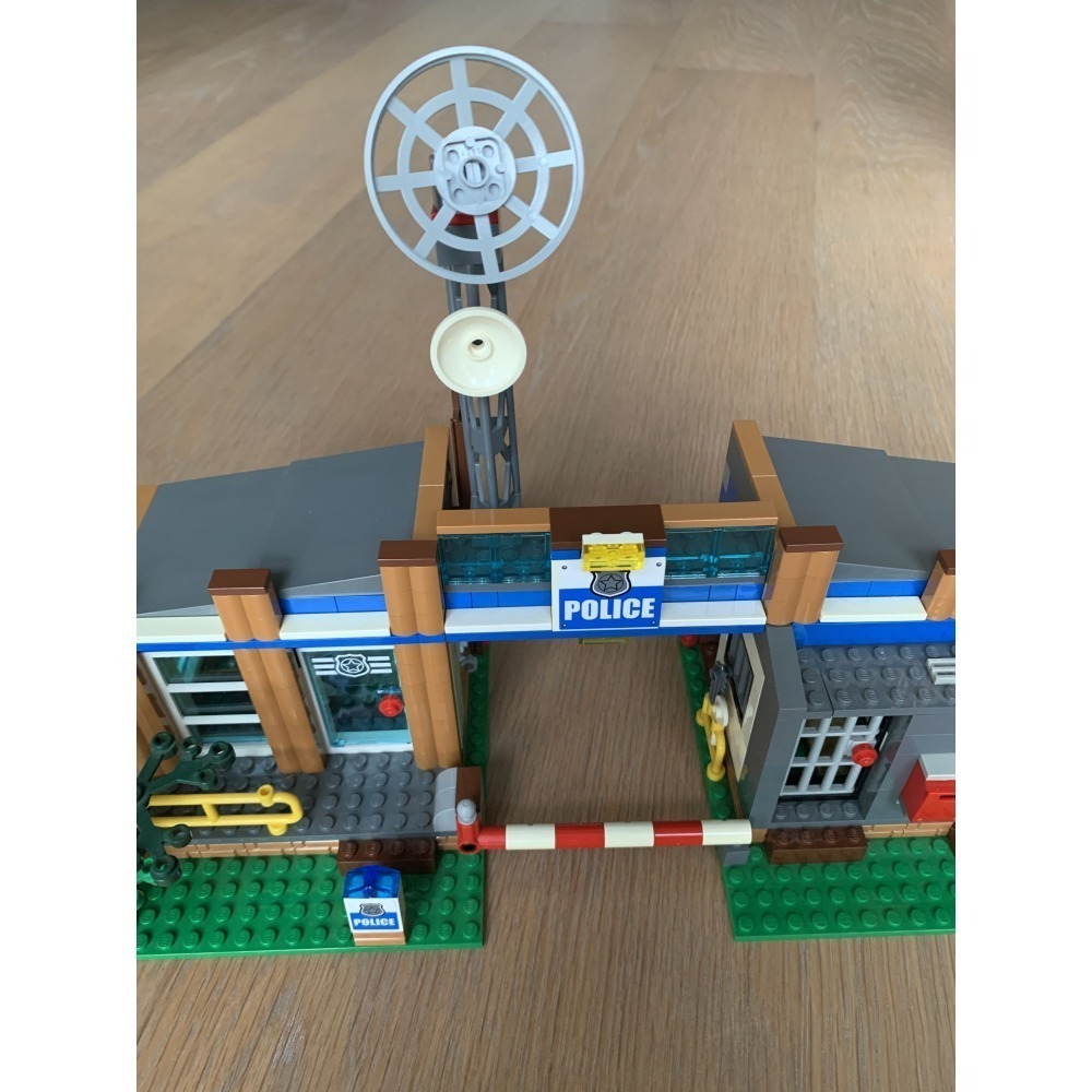 二手 樂高 LEGO 城市 4440 警察 森林警察局-細節圖8