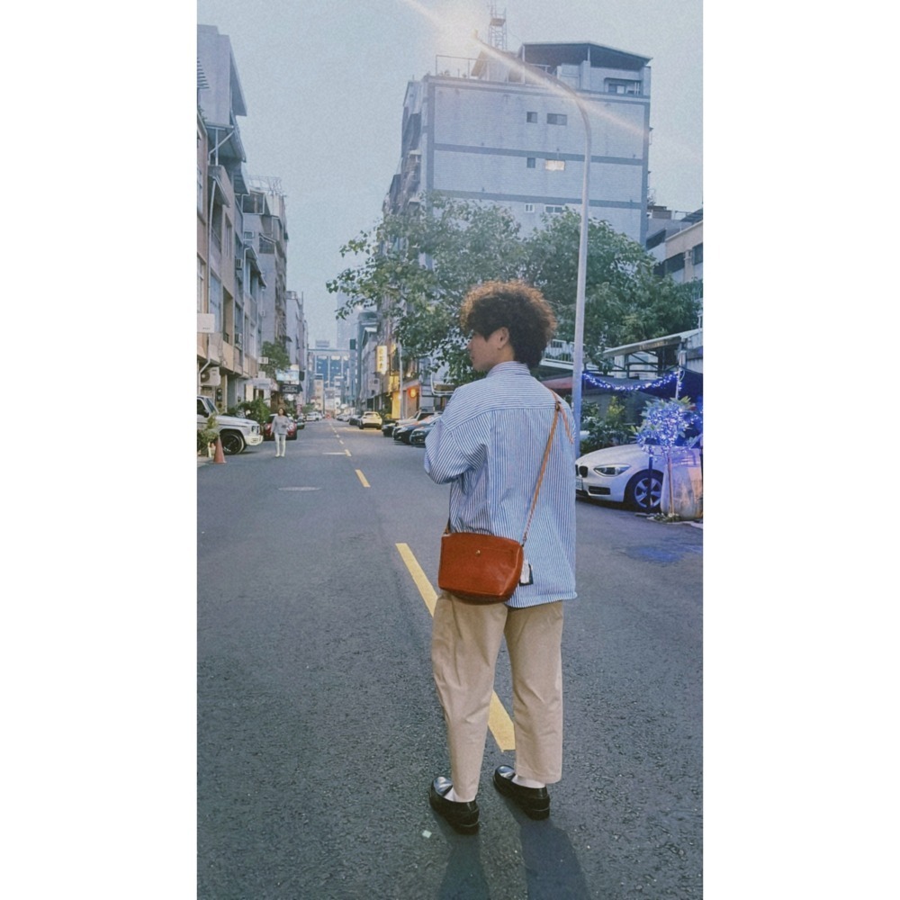 《全新現貨正品》Lien日本製 皮革迷你肩背包(男女適用) コルド　ミニショルダー-細節圖2