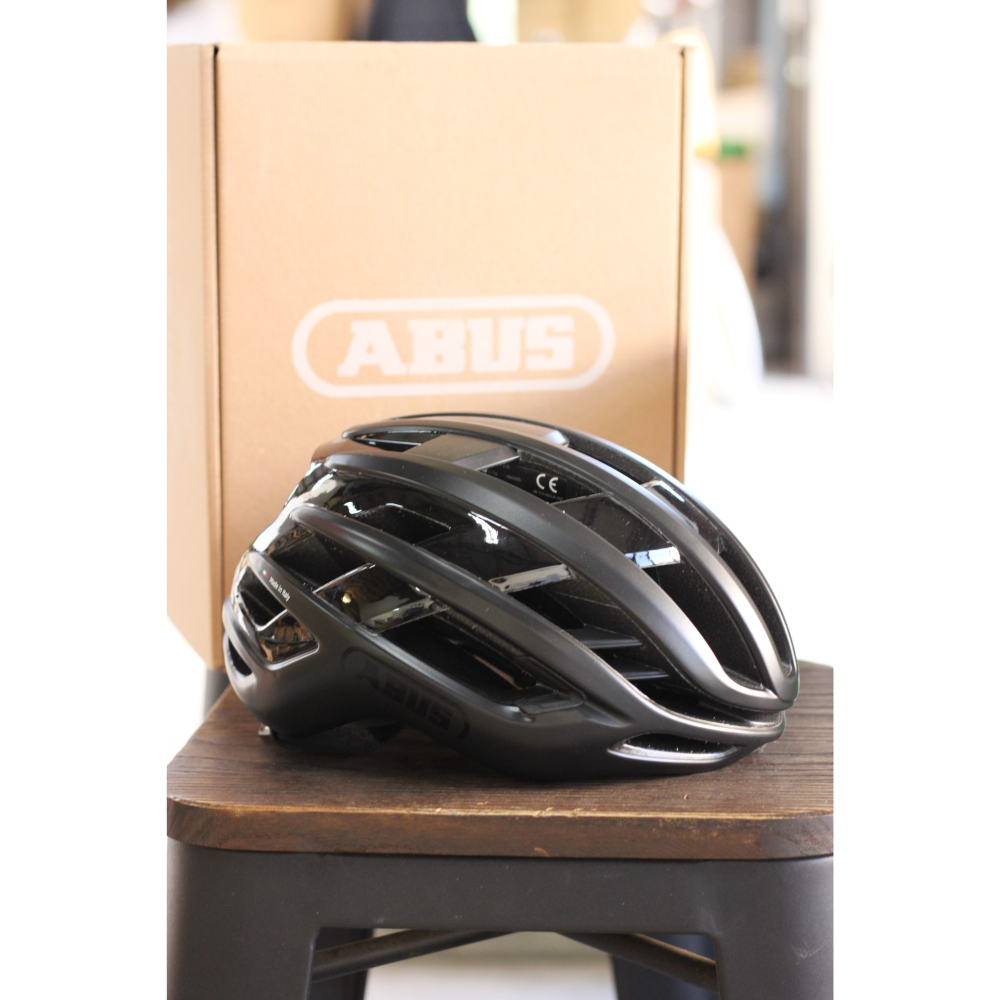 ~騎車趣~霧黑 ABUS AIRBREAKER 2.0 公路車安全帽 極致輕量化 最佳化通風 自行車安全帽-細節圖2