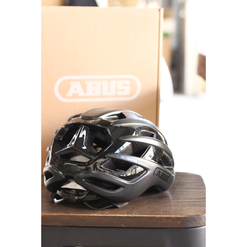 ~騎車趣~霧黑 ABUS AIRBREAKER 2.0 公路車安全帽 極致輕量化 最佳化通風 自行車安全帽-細節圖3