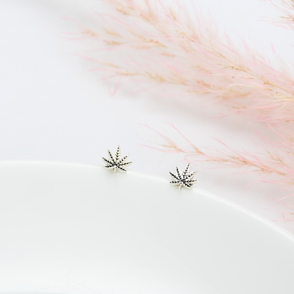 【Angel & Me】嘻哈 Chill 大麻葉 一對 s925 純銀耳環 耳夾 禮物-細節圖4