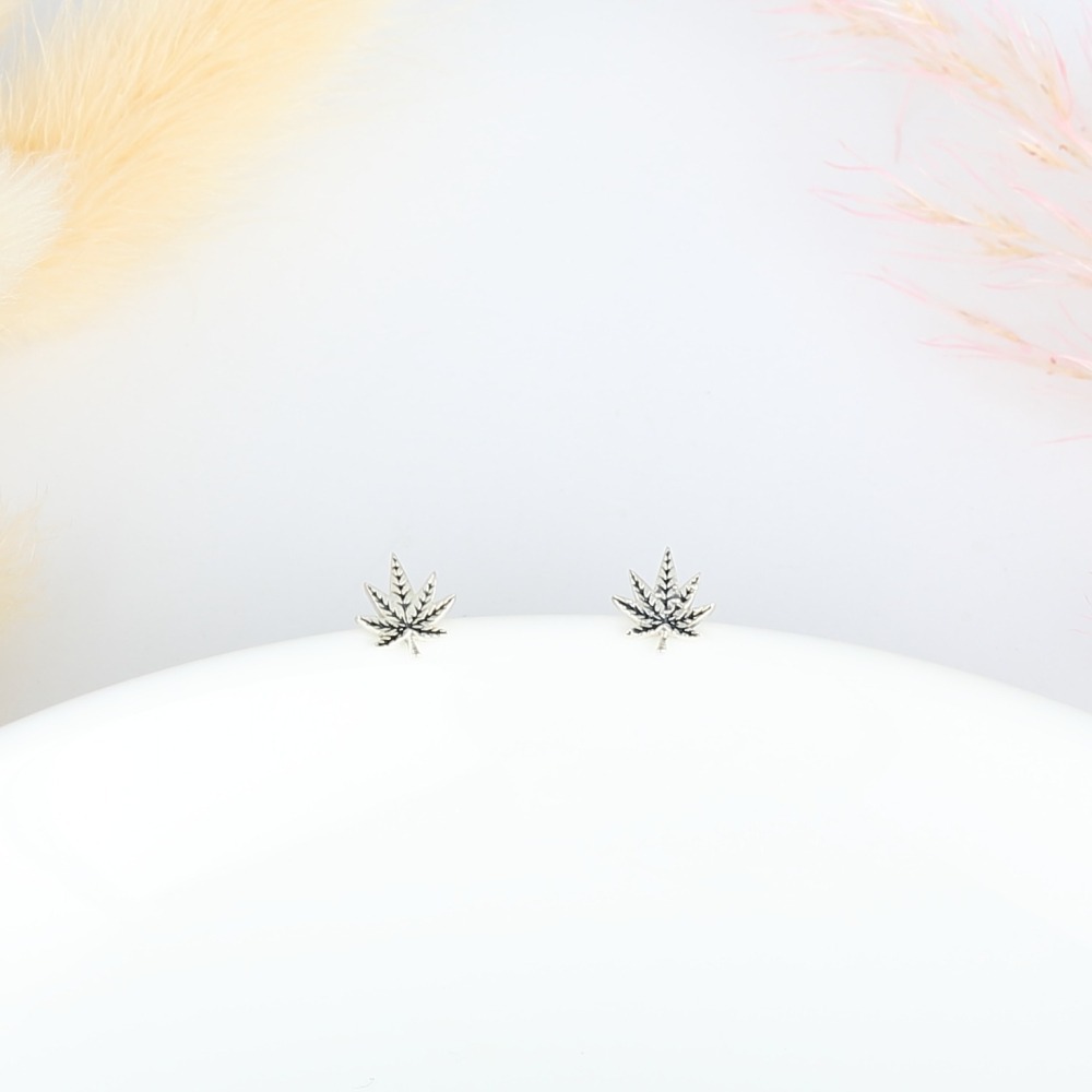 【Angel & Me】嘻哈 Chill 大麻葉 一對 s925 純銀耳環 耳夾 禮物-細節圖5