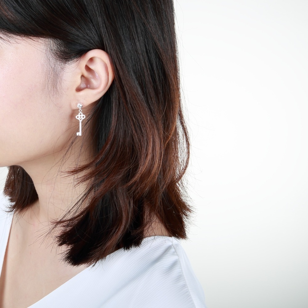 【Angel & Me】希望 愛的鑰匙 單鑽 一對 s925 純銀 耳環 耳夾-細節圖2