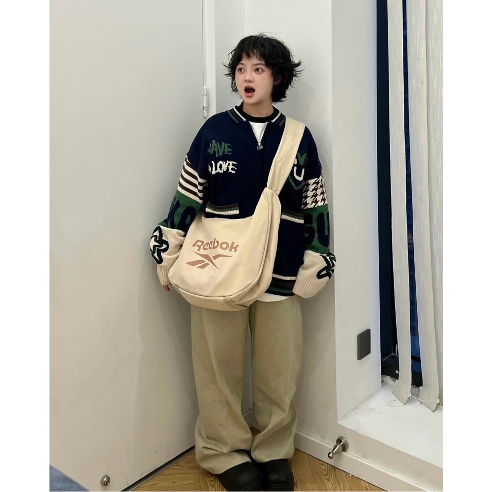 【BKS】REEBOK 大空間斜挎包/單肩包/休閒風/國外代購  大Logo印花 防潑水面料 大空間容量19.4L 可調-細節圖8