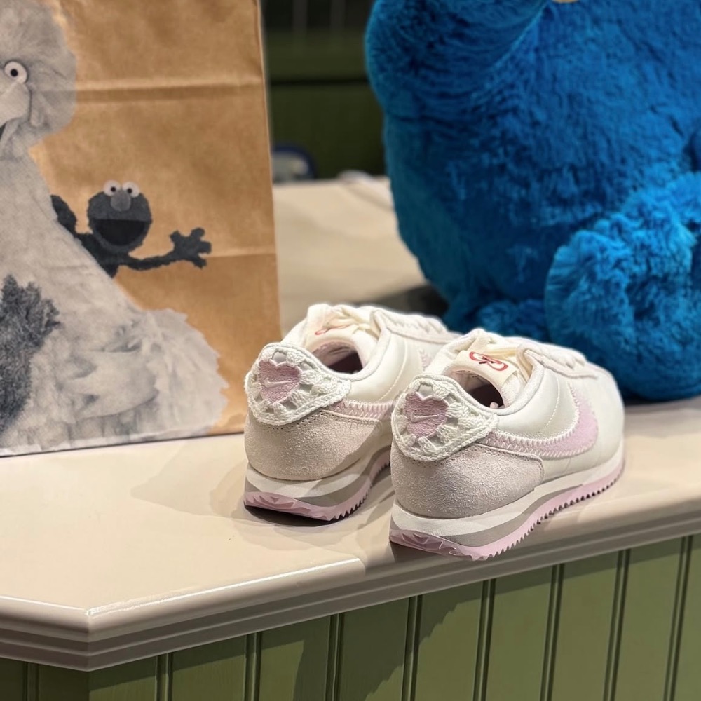 【BKS】NIKE CORTEZ 阿甘鞋 櫻花粉愛心 2025情人節限定款/國外代購/HV6012-161-細節圖2