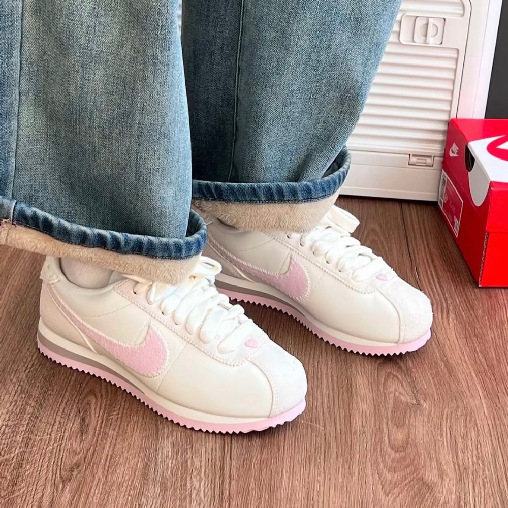 【BKS】NIKE CORTEZ 阿甘鞋 櫻花粉愛心 2025情人節限定款/國外代購/HV6012-161-細節圖6