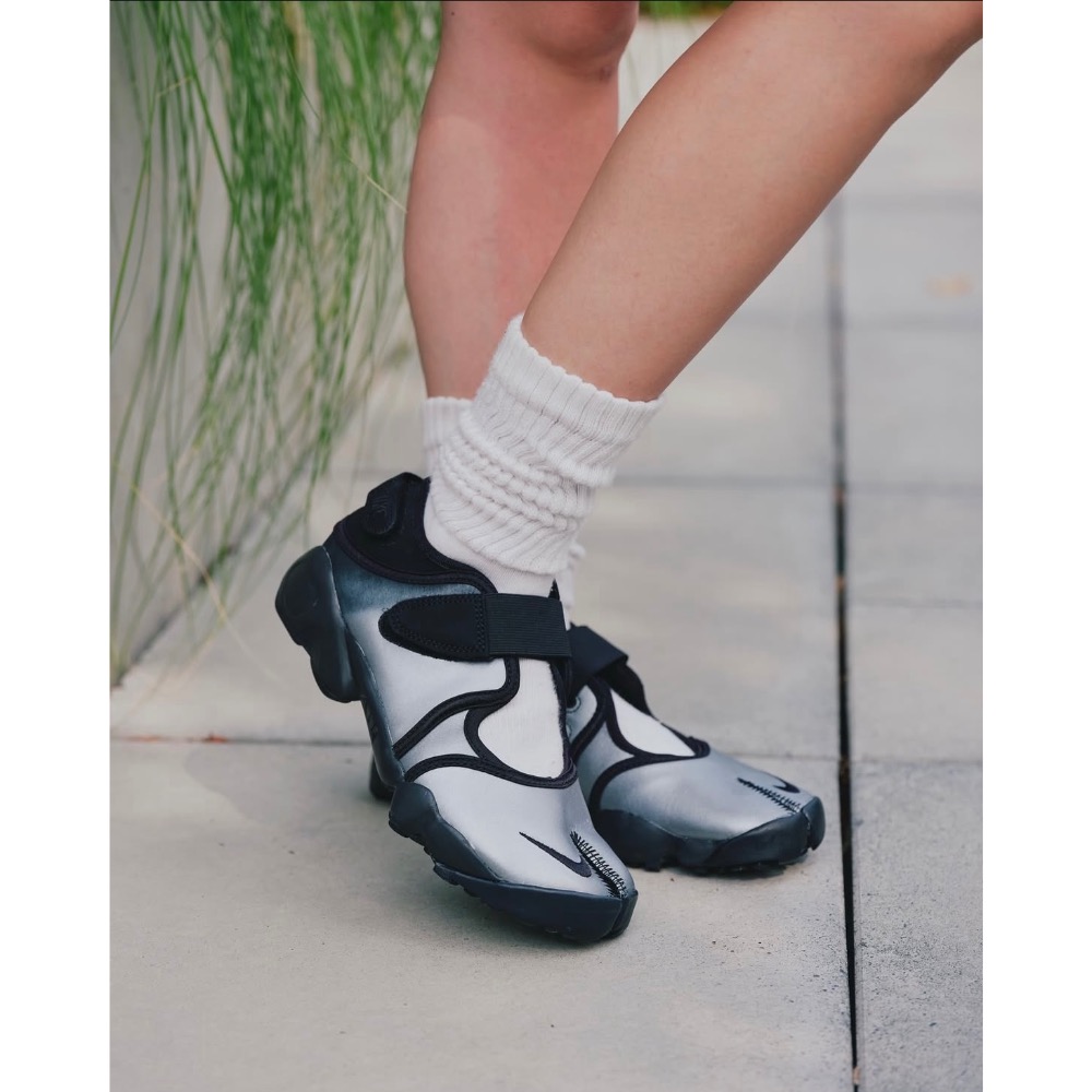 【BKS】NIKE AIR RIFT 銀黑渲染 忍者鞋 分趾鞋 /國外代購/ih3656-095-細節圖4