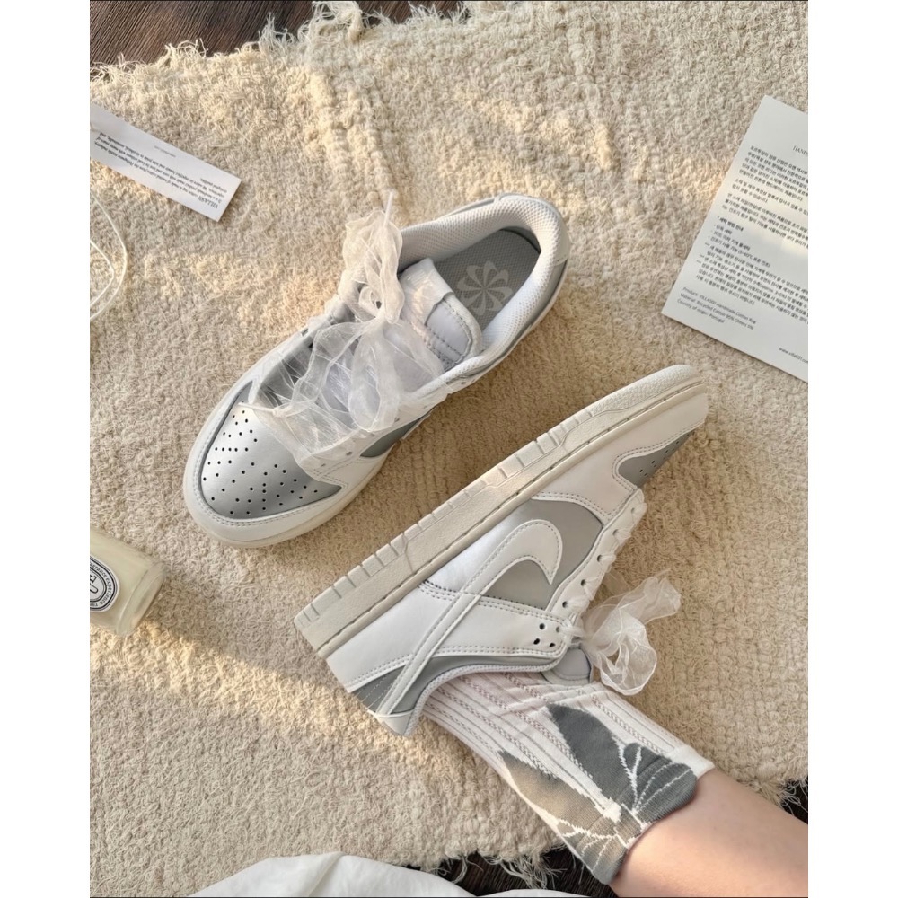 【BKS】NIKE DUNK LOW 銀色蕾絲緞帶 皮革 休閒鞋/國外代購/IB7311-001-細節圖3
