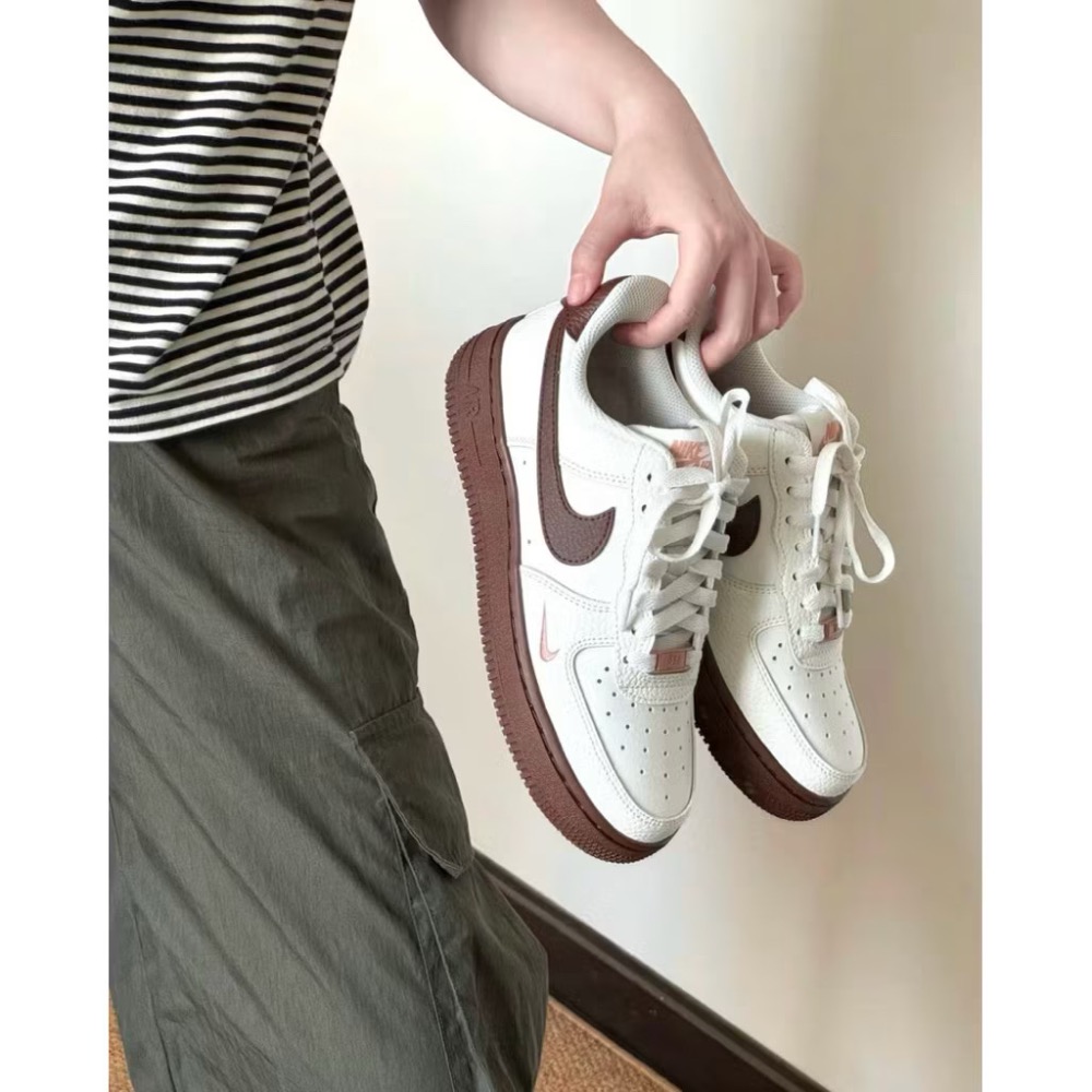 【BKS】NIKE AIR FORCE 1 摩卡白/秋夕復古/皮革/休閒鞋/女款/國外代購/IM3378-122-細節圖6