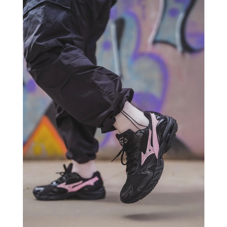 【BKS】MIZUNO WAVE RIDER 10 BLACKPINK 黑粉/運動休閒鞋/國外代購/DIGA210451-細節圖2