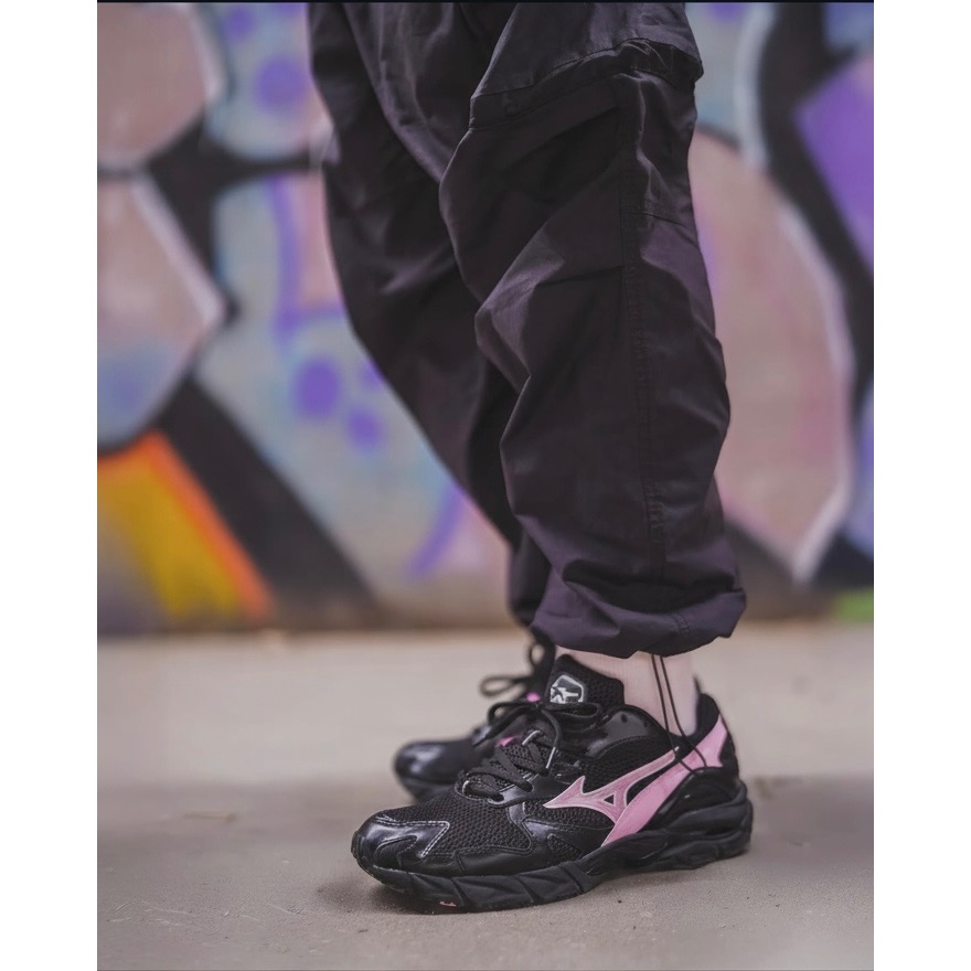 【BKS】MIZUNO WAVE RIDER 10 BLACKPINK 黑粉/運動休閒鞋/國外代購/DIGA210451-細節圖4