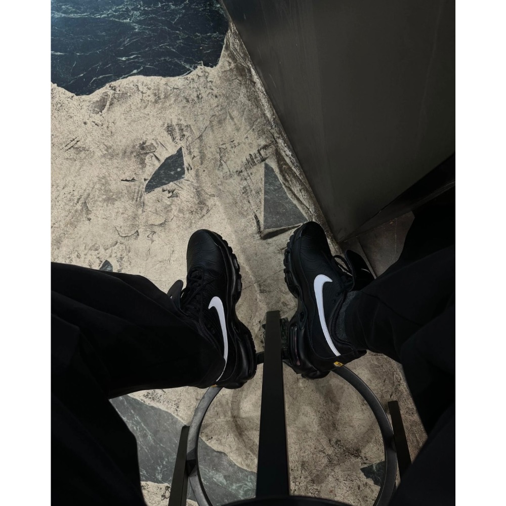 【BKS】NIKE W AIR MAX PLUS 黑武士 翻蓋鞋舌 氣墊 黑色 國外代購 hf0074-001-細節圖5